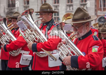 BRUGES, BELGIQUE - 17 MAI : procession annuelle du Saint-sang le jour de l'Ascension.Les habitants de la région effectuent une reconstitution historique et des dramatizations de Biblica Banque D'Images