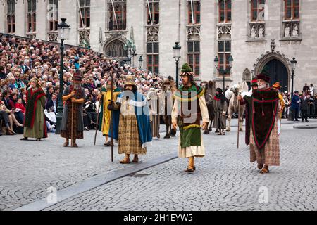 BRUGES, BELGIQUE - 17 MAI : procession annuelle du Saint-sang le jour de l'Ascension.Les habitants de la région effectuent une reconstitution historique et des dramatizations de Biblica Banque D'Images