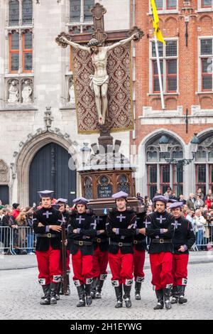 BRUGES, BELGIQUE - 17 MAI : procession annuelle du Saint-sang le jour de l'Ascension.Les habitants de la région effectuent une reconstitution historique et des dramatizations de Biblica Banque D'Images