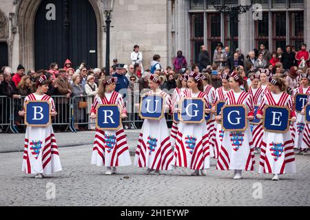 BRUGES, BELGIQUE - 17 MAI : procession annuelle du Saint-sang le jour de l'Ascension.Les habitants de la région effectuent une reconstitution historique et des dramatizations de Biblica Banque D'Images