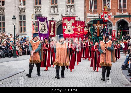 BRUGES, BELGIQUE - 17 MAI : procession annuelle du Saint-sang le jour de l'Ascension.Les habitants de la région effectuent une reconstitution historique et des dramatizations de Biblica Banque D'Images