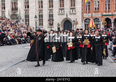 BRUGES, BELGIQUE - 17 MAI : procession annuelle du Saint-sang le jour de l'Ascension.Les habitants de la région effectuent une reconstitution historique et des dramatizations de Biblica Banque D'Images