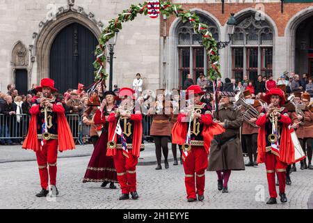 BRUGES, BELGIQUE - 17 MAI : procession annuelle du Saint-sang le jour de l'Ascension.Les habitants de la région effectuent une reconstitution historique et des dramatizations de Biblica Banque D'Images