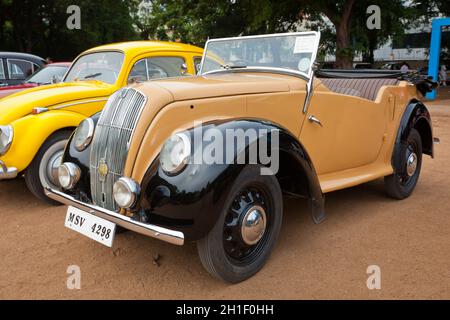 CHENNAI - INDE - JUILLET 24: Morris série 'E' Tourer 1946 voiture rétro sur Heritage car Rally 2011 de Madras Heritage Motoriing Club à Egmore on Ju Banque D'Images