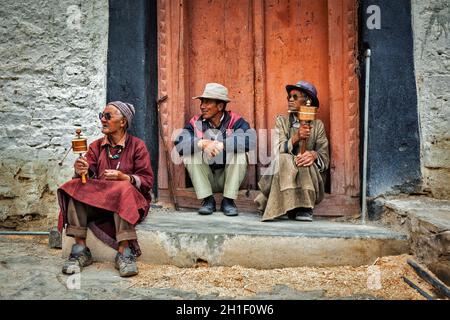 LAMAYURU, INDE - 10 SEPTEMBRE 2011 : bouddhistes tibétains à Lamayuru gompa (monastère), Ladakh, Inde Banque D'Images
