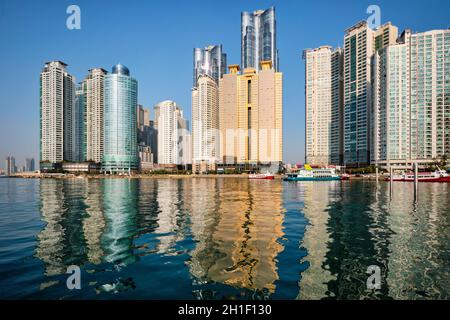 BUSAN, CORÉE DU SUD - 13 avril 2017 : Cité Marine cher et prestigieux gratte-ciel résidentiel à Busan, Corée du Sud Banque D'Images