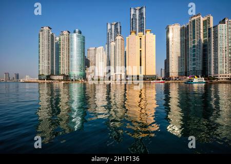 BUSAN, CORÉE DU SUD - 13 avril 2017 : Cité Marine cher et prestigieux gratte-ciel résidentiel à Busan, Corée du Sud Banque D'Images