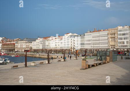 A CORUNA, ESPAGNE - 2 FÉVRIER 2020 : image panoramique du front de mer du port dans le centre-ville de A Coruna, capitale de la Galice, le 2 février 2020 à S. Banque D'Images