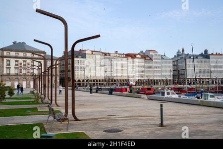 A CORUNA, ESPAGNE - 2 FÉVRIER 2020 : image panoramique du front de mer du port dans le centre-ville de A Coruna, capitale de la Galice, le 2 février 2020 à S. Banque D'Images