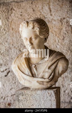 Athènes, Grèce - Avril 2018 : Buste d'une matrone romaine à la Stoa d'Attalos à Athènes Banque D'Images