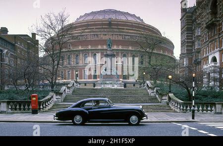 1951 Bentley Continental en voiture à l'Albert Hall Kensington Londres Banque D'Images