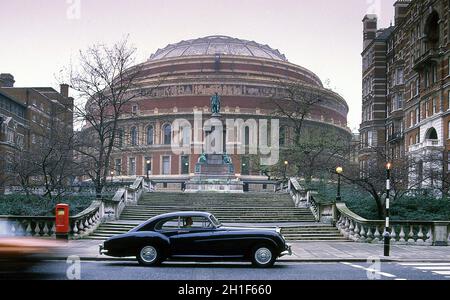 1951 Bentley Continental en voiture à l'Albert Hall Kensington Londres Banque D'Images