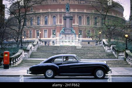 1951 Bentley Continental en voiture à l'Albert Hall Kensington Londres Banque D'Images