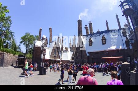 Orlando, Floride, États-Unis - 09 mai 2018: Les gens vont au Wizarding World de Harry Potter dans Islands of Adventure, Universal à Orlando, Floride sur Ma Banque D'Images