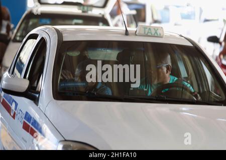 salvador, bahia / barazil - 12 janvier 2016: La file de taxi est vue à la station de bus de la ville de Salvador. *** Légende locale *** Banque D'Images