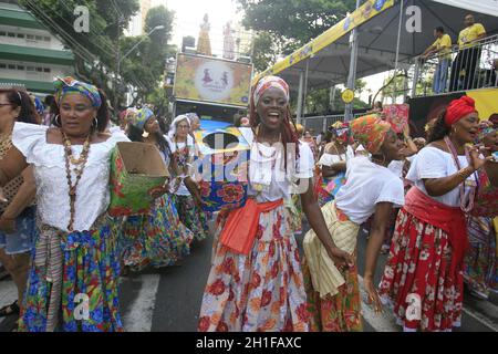 salvador, bahia / brésil - 24 février 2017: Les membres du Groupe culturel Itapua Ganhadeiras sont vus lors de la présentation au Carnaval dans le Cit Banque D'Images