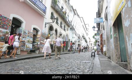 salvador, bahia / brésil - 22 avril 2017 : mouvement des touristes à Pelourinho, Centre historique de Salvador. *** Légende locale *** . Banque D'Images