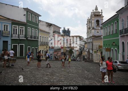 salvador, bahia / brésil - 22 avril 2017 : mouvement des touristes à Pelourinho, Centre historique de Salvador. *** Légende locale *** . Banque D'Images