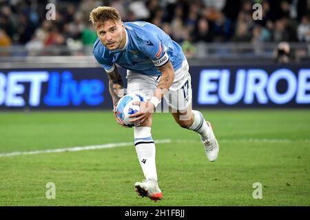 Ciro immobile de SS Lazio réagit après avoir mis sur la pénalité le but de 1-1 pendant la série Un match de football entre SS Lazio et FC Internazionale au stade Olimpico à Rome (Italie), le 16 octobre 2021.Photo Andrea Staccioli / Insidefoto Banque D'Images