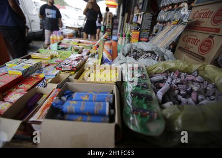 salvador, bahia / brésil - mai 29 2019: Feux d'artifice sont vus en vente à la foire de Sao Joaquim à Salvador. *** Légende locale *** Banque D'Images