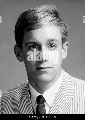 1965, USA : le célèbre chanteur américain de rock star IGGY POP ( né le 21 avril 1947 , nommé James Newell Osterberg Jr. ) quand était un jeune garçon de 17 ans .Photo de l'Annuaire de l'école Ann Arbor .Photographe inconnu.- HISTOIRE - FOTO STORICHE - Personalità da giovane giovani - personnalités quand était jeune - FANTAZIA - ENFANCE - MUSIQUE POP - MUSICA - cantante - ROCK STAR - ADOLESCENT - PORTRAIT - RITRATTO --- ARCHIVIO GBB Banque D'Images