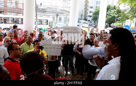 salvador, bahia / brésil - 12 mai 2015 : démonstration d'employés embauchés par l'Université fédérale de Bahia - UFBA - dans le quartier de Canela Banque D'Images