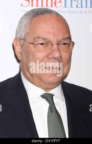 Colin Powell participe à la célébration du 10 anniversaire du train Smile au Frederick P. Rose Hall-Jazz au Lincoln Center de New York le 17 mars 2009.Crédit photo : Henry McGee/MediaPunch Banque D'Images