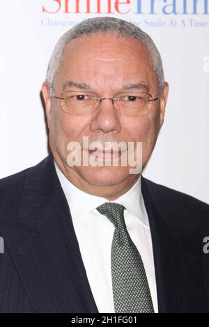 Colin Powell participe à la célébration du 10 anniversaire du train Smile au Frederick P. Rose Hall-Jazz au Lincoln Center de New York le 17 mars 2009.Crédit photo : Henry McGee/MediaPunch Banque D'Images