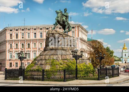 Kiev, Ukraine - le 18 juin 2011 : Le Monument de Bohdan Khmelnytsky à Kiev dédiée à l'hetman Bohdan Khmelnytsky hôte d'Zaporizhian construit en 1888, U Banque D'Images