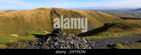 Vue sur les Crags de Bannerdale de Scales Fell, parc national de Lake District, Cumbria, Angleterre Banque D'Images