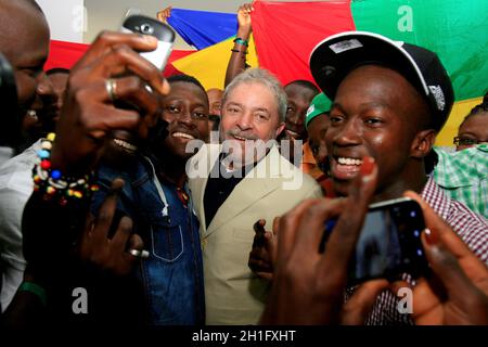 sao francisco do conde, bahia / brésil - 12 mai 2014 : l'ancien président Luiz Inacio Lula da Silva et ses co-religionistes assistent à l'inauguration de t Banque D'Images