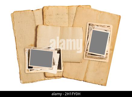 Anciennes photos sur des feuilles isolées sur fond blanc Banque D'Images