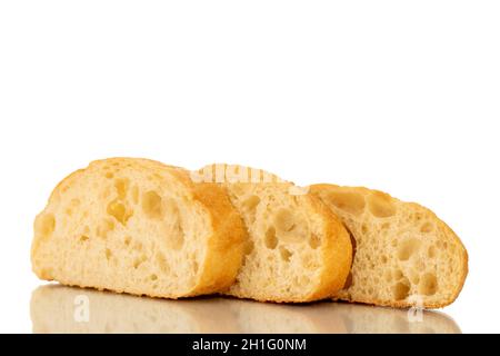 Trois tranches de ciabatta aromatique, en gros plan, isolées sur blanc. Banque D'Images