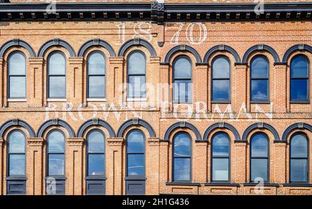 Louisville, Kentucky, 23 février 2020 : façade de l'édifice Brown-Forman Corporation à Louisville, Kentucky Banque D'Images