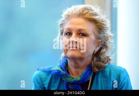 Baden Baden, Allemagne.29 novembre 2013.La soprano slovaque Edita Gruberova répond aux questions des journalistes lors d'une conférence de presse.La soprano est morte.Elle est décédée lundi (18.10.2021) à l'âge de 74 ans à Zurich, a annoncé sa famille via une agence de Munich.Credit: Picture Alliance/Uli Deck/dpa/Alay Live News Banque D'Images