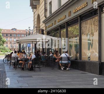 TURIN, ITALIE - VERS JUIN 2020 : restaurant McDonald's. Banque D'Images