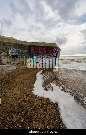 Des bunkers côtiers de la Seconde Guerre mondiale depuis le mur de l'Atlantique, sur la plage de Hvide Sande Danemark Banque D'Images