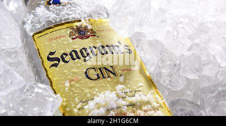 POZNAN, POL - 28 MAI 2020 : bouteille de Seagrams Gin, le gin le plus vendu en Amérique, produit depuis 1939. Banque D'Images