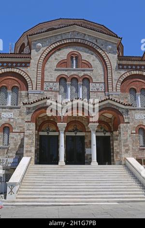 Pirée, Grèce - 04 mai 2015 : entrée à la Sainte Église chrétienne orthodoxe d'Agia Triada à Pirée, Grèce. Banque D'Images