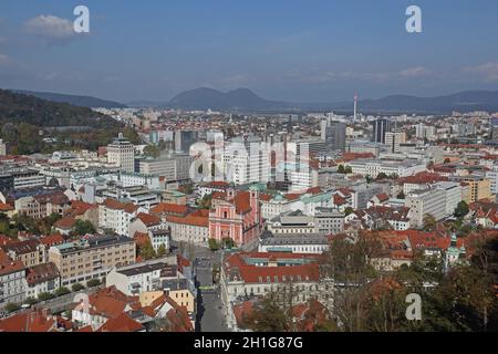 Ljubljana, Slovénie - 12 octobre 2014 : Architecture du centre-ville à la vue aérienne de Sunny Day à Ljubljana, Slovénie. Banque D'Images