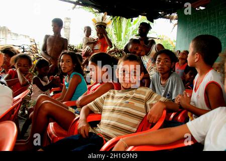 santa cruz cabralia, bahia / brésil - may9, 2009: Les enfants indigènes de l'ethnie pataxo sont vus dans une crèche à Aldeia Coroa Vermelha à Santa C. Banque D'Images