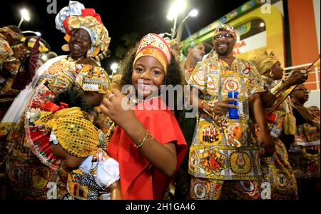 salvador, bahia / brésil - 8 février 2016 : les membres du bloc du Carnaval de l'Ile Aiye sont vus au circuit Osmar pendant le Carnaval de Salvador. *** local Banque D'Images