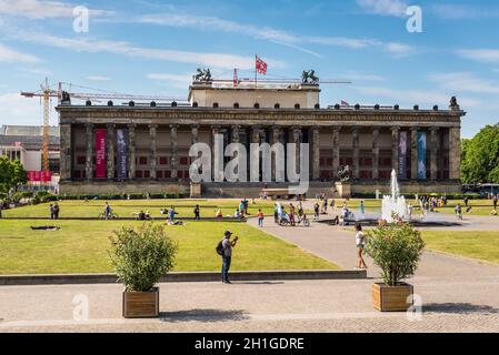 Berlin, Allemagne - mai27, 2017 : Les gens en face de l'Altesmuseum (Musée des Antiquités) sur l'île des musées à Berlin, Allemagne. Banque D'Images