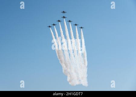 Seongnam, Corée du Sud.18 octobre 2021.L'équipe des « Black Eagles » de l'Armée de l'Air de la République de Corée (ROKAF) se produit lors d'un jour de presse pour l'exposition internationale de l'aérospatiale et de la défense (ADEX) 2021 à l'aéroport militaire de Séoul à Seongnam. L'exposition internationale de l'aérospatiale et de la défense (ADEX) 2021 se tiendra du 19 au 23 octobre.Crédit : SOPA Images Limited/Alamy Live News Banque D'Images