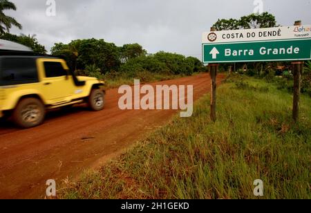 marau, bahia / brésil - 27 décembre 2011 : route d'accès au district de Barra Grande dans la municipalité de Marau, dans le sud de Bahia. Banque D'Images