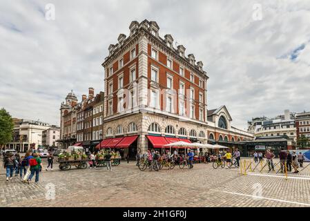 Londres, Royaume-Uni - 23 mai 2017 : Le restaurant Tutton à Russell Street, près de Covent Garden market, l'une des principales attractions touristiques de Londres, connu sous le nom de Banque D'Images