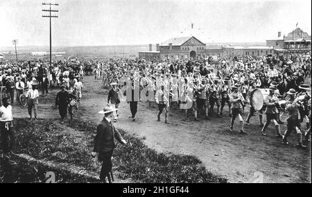 Les bénévoles de Rhodésie laissant Salisbury pour le service dans la Deuxième Guerre des Boers, 1899 Banque D'Images