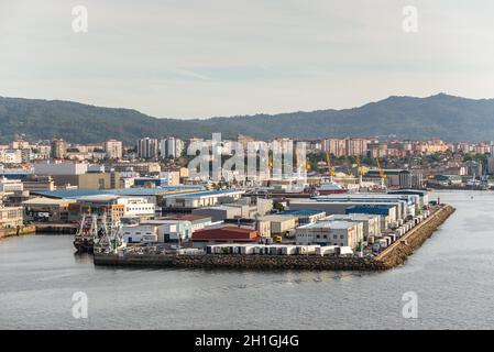 Vigo, Espagne - 20 mai 2017 : Architecture de la Vigo en Galice, Espagne. Entreprise de fruits de mer et spécialités de la mer au premier plan. Banque D'Images