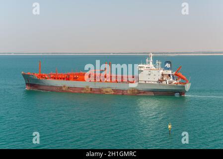 Suez, Égypte - 14 novembre 2019 : navire-citerne GPL Ramagas passant par le canal de Suez en Égypte. Un camion-citerne GPL est un navire-citerne à gaz conçu pour le transport Banque D'Images