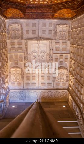 Valladolid, Espagne - 18 juillet 2020 : escalier intérieur Colegio de San Gregorio. Le bâtiment de style Isabelline abrite maintenant le Museo Nacional de Eschcultura M. Banque D'Images